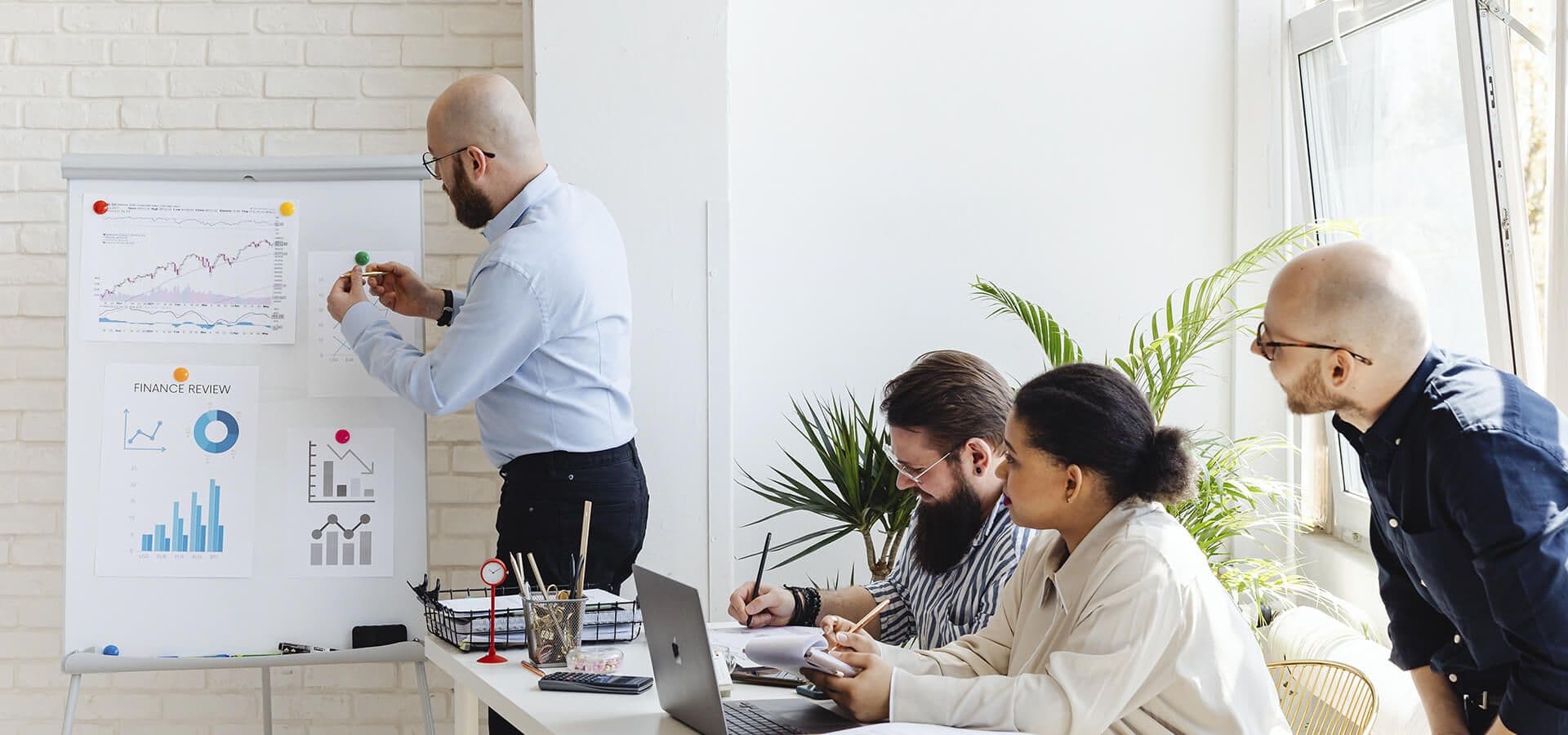 Reunión de varias personas del equipo